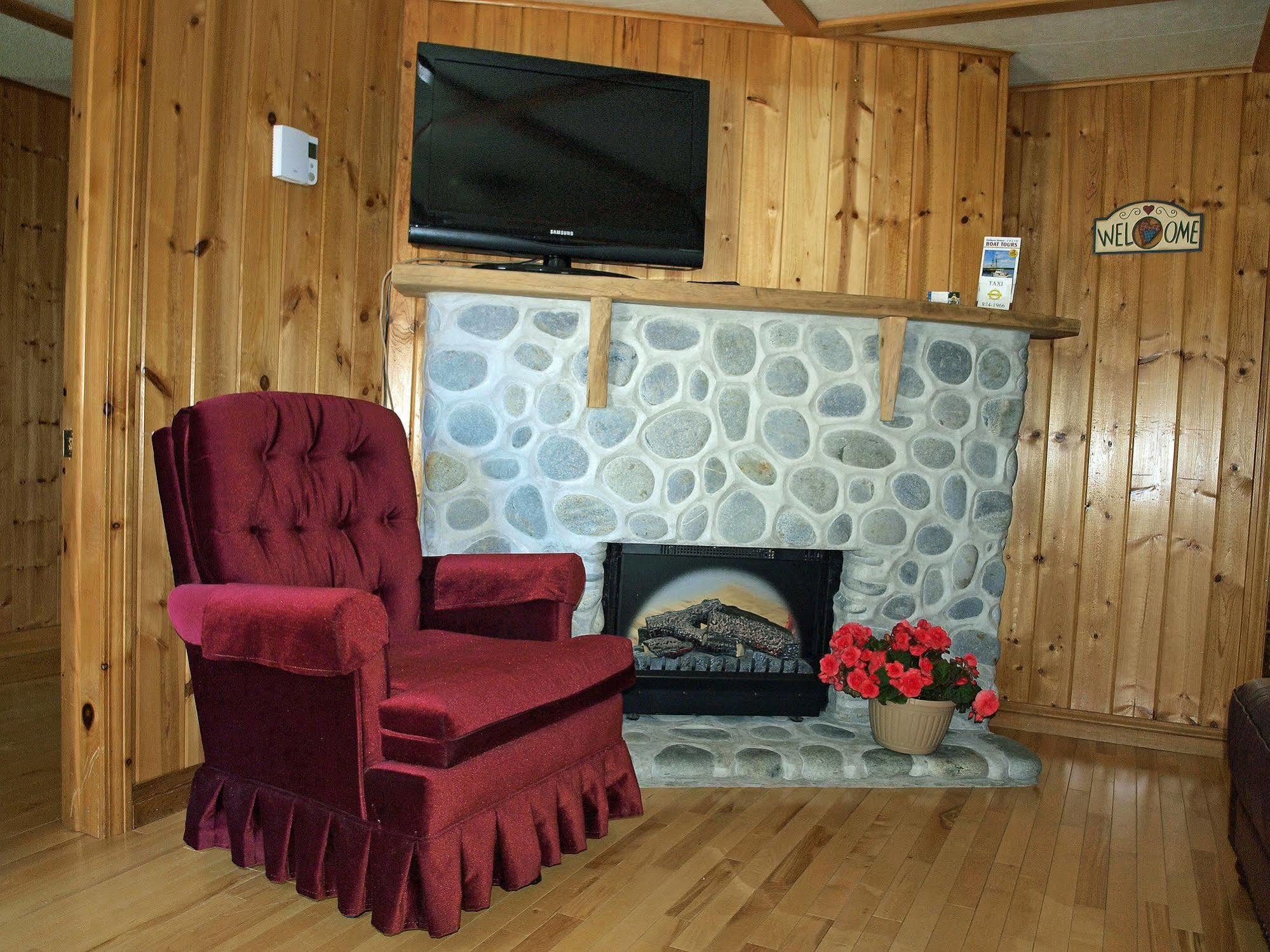 Mackenzie Motel & Cottages Шелберн Экстерьер фото