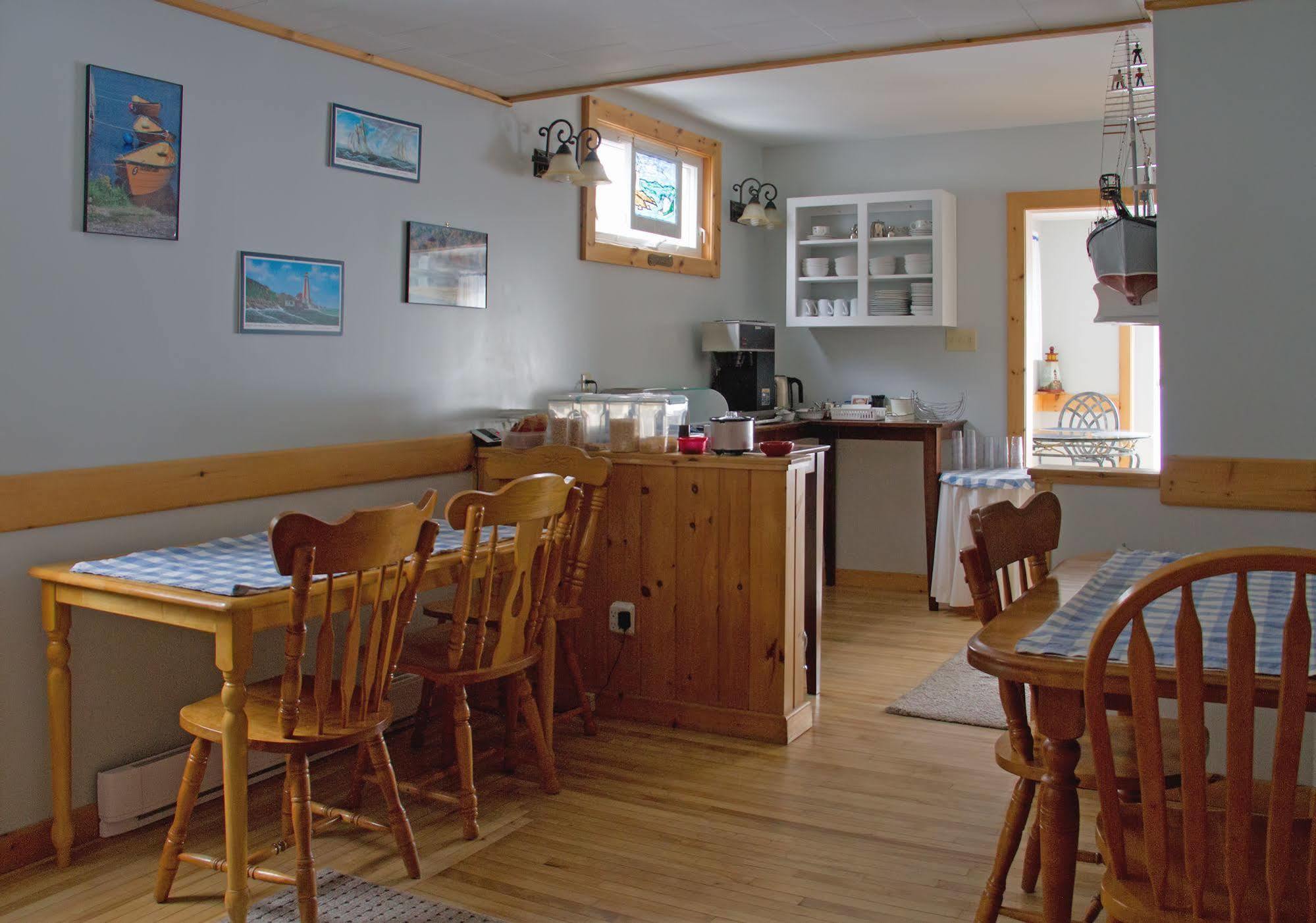 Mackenzie Motel & Cottages Шелберн Экстерьер фото